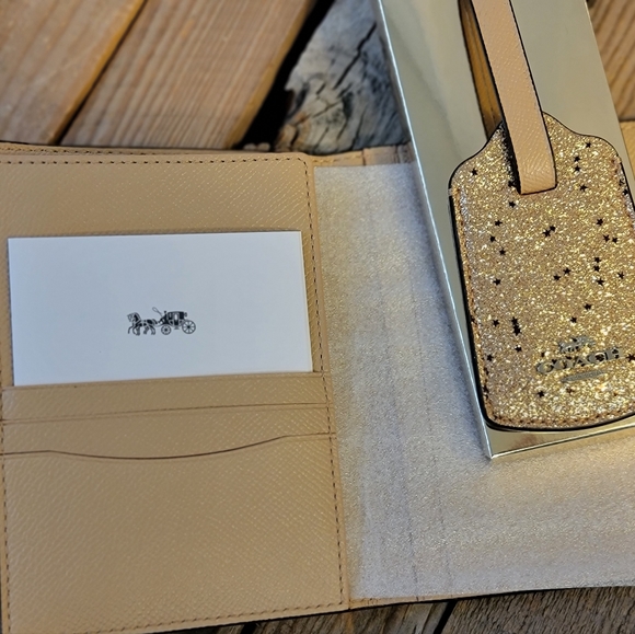 Coach Gold Star Glitter travel set - Picture 2 of 5